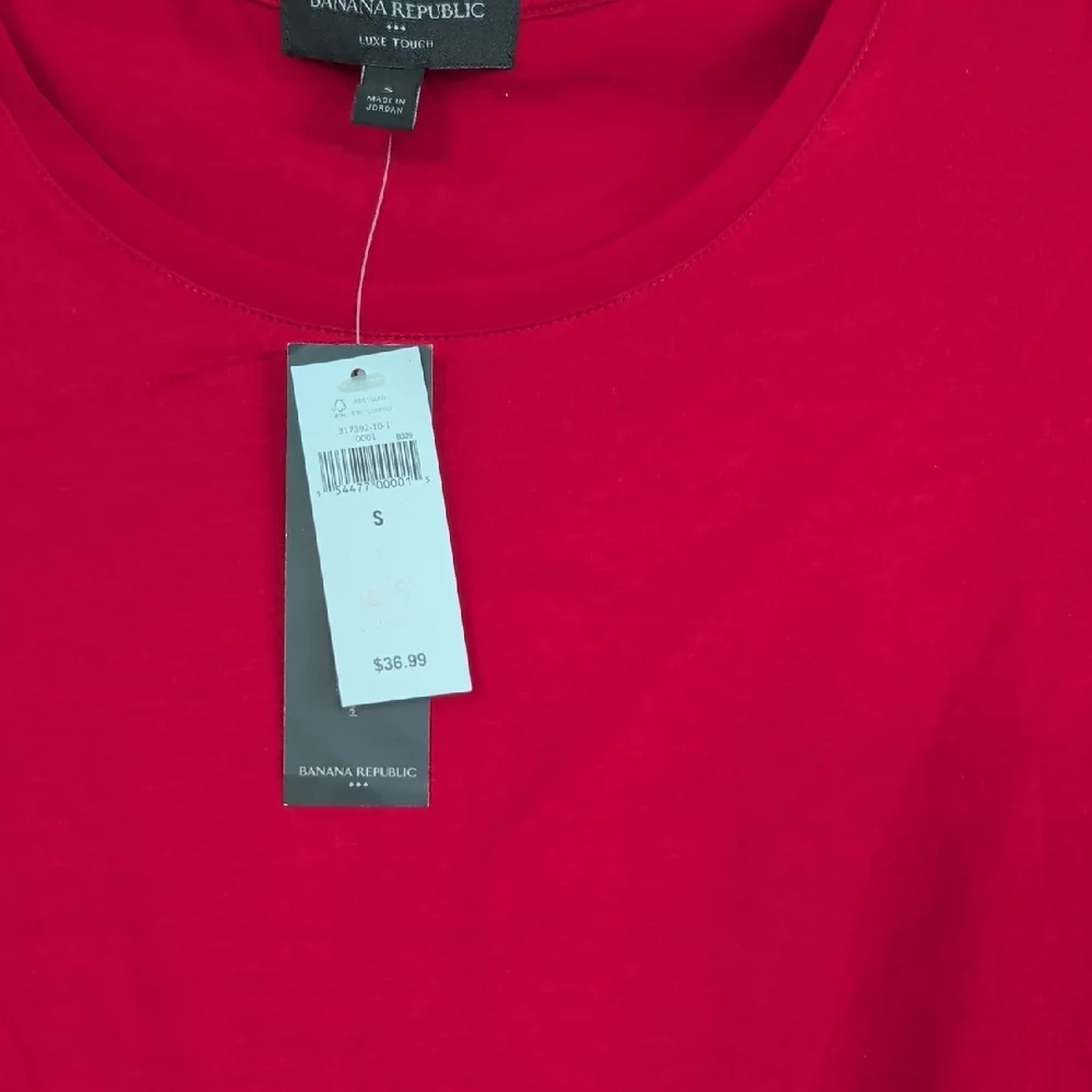 Banana Republic Women’s Bright Red Scoop Neck Short Sleeve Tee - Picture 3 of 5
